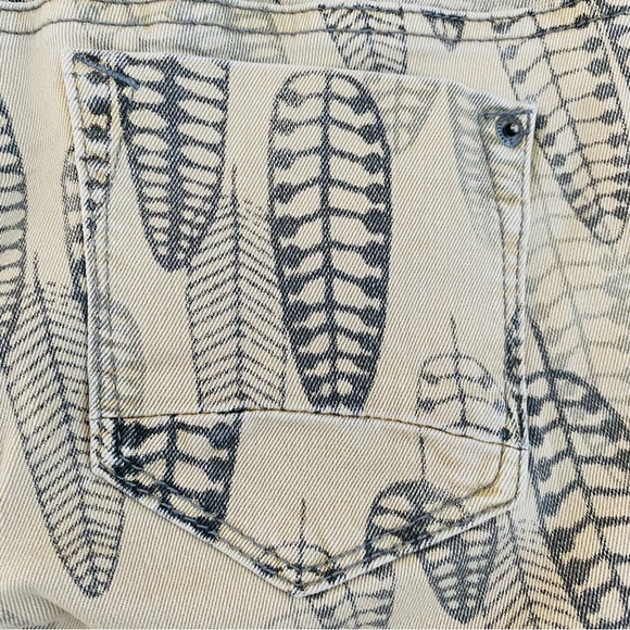Standards & Practices Birdman Whisker Feather Printed Skinny Jeans Size 27 - Picture 7 of 8